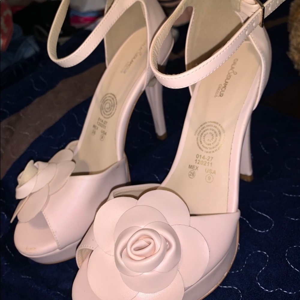 Size 9 , Only have one pair , selling these For $35 !